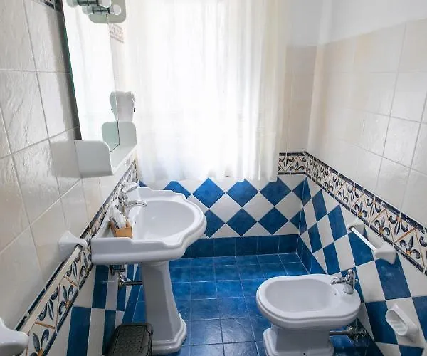 Azul Oda ve Kahvaltı 4*
