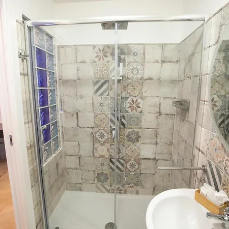 לינה וארוחת בוקר Azul 4*