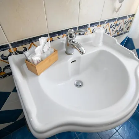 לינה וארוחת בוקר Azul 4*